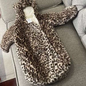 Carters snowsuit 0-6m never worn